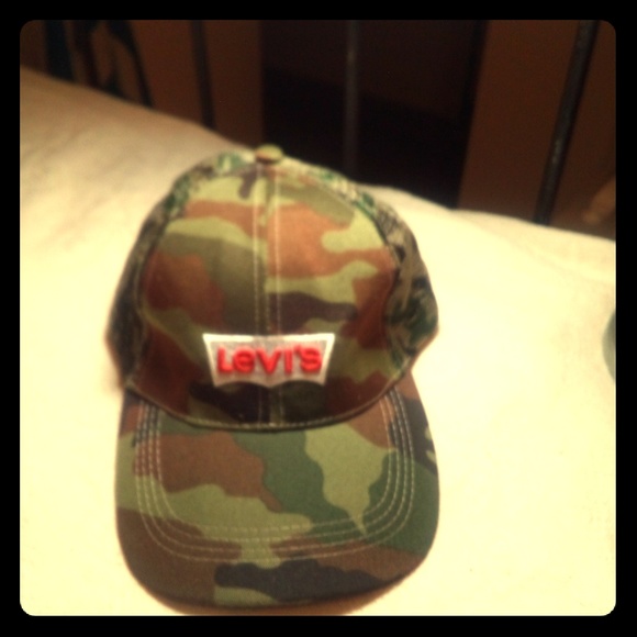 Levi's Other - Levi's Camoflauge snapback Levi's Other - Levi's Camoflauge snapback